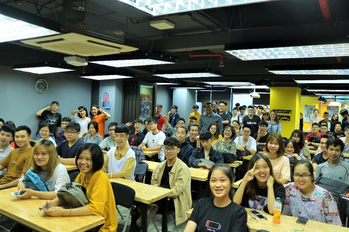 Một buổi chuyên đề thành công sẽ không thể thiếu một tấm ảnh kỷ niệm thật vui thế này