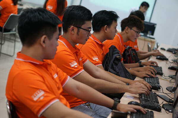 Sinh viên Arena Multimedia được trải nghiệm các hoạt động cùng doanh nghiệp đối tác uy tín như Thunder Cloud studio, B& A, Esoftflow, TechmoKoei, Greenway....