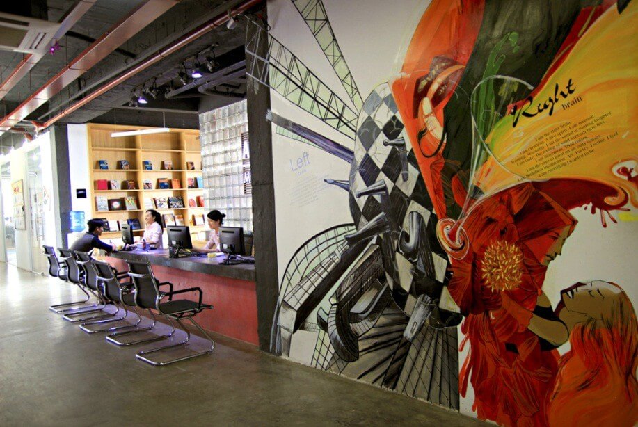 Lối đi vào ấn tượng tại trường Aren Multimedia